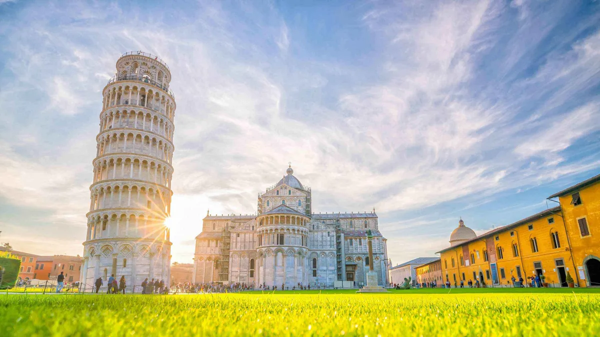 Coach group at the Leaning Tower on a Pisa, Siena and San Gimignano day trip from Florence, Italy