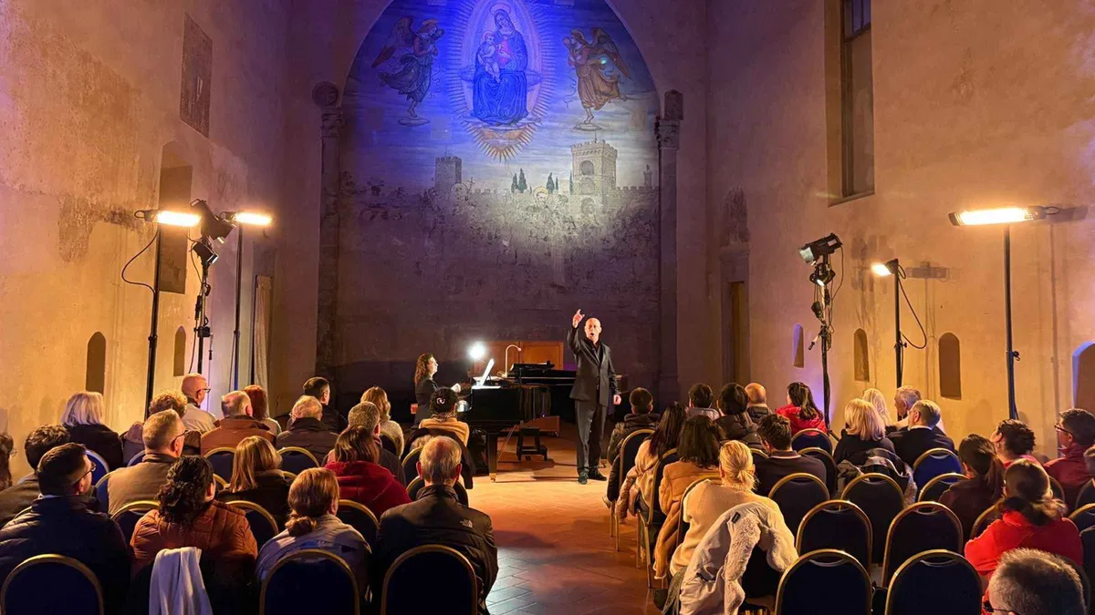 Opera singers and a pianist performing at a Florence opera concert entrance ticket venue
