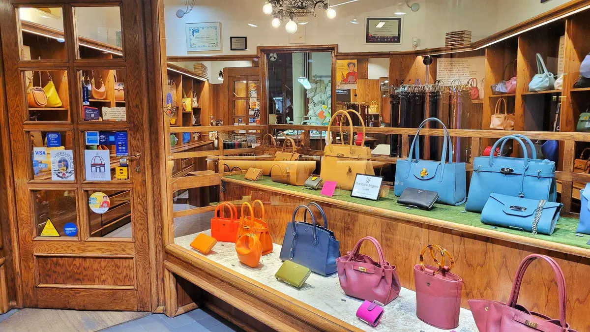 Leather quality masterclass with samples on a Florence leather shopping tour